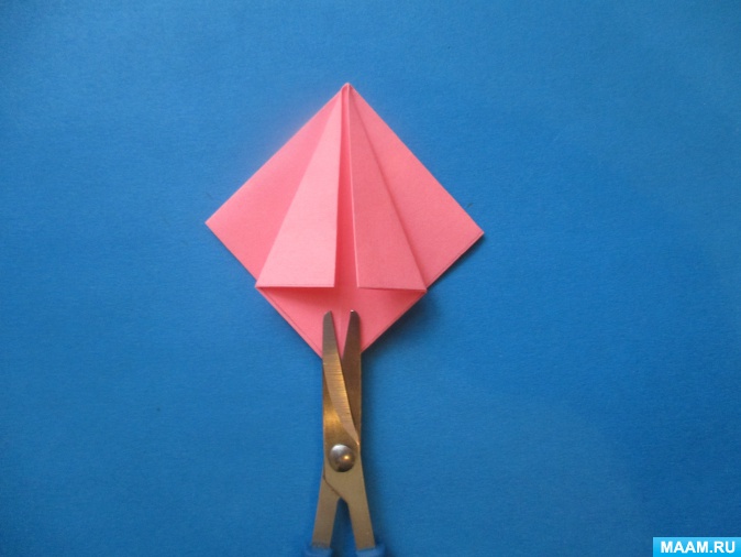 أمثلة صور Kusudama: ما هو - كيفية صنع كرة معيارية سحرية من الورق بيديك ، مخططات لتجميع زهور الأوريغامي