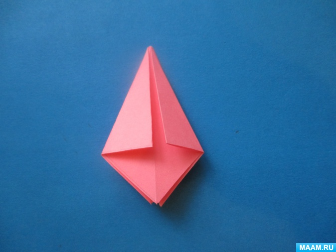 أمثلة صور Kusudama: ما هو - كيفية صنع كرة معيارية سحرية من الورق بيديك ، مخططات لتجميع زهور الأوريغامي