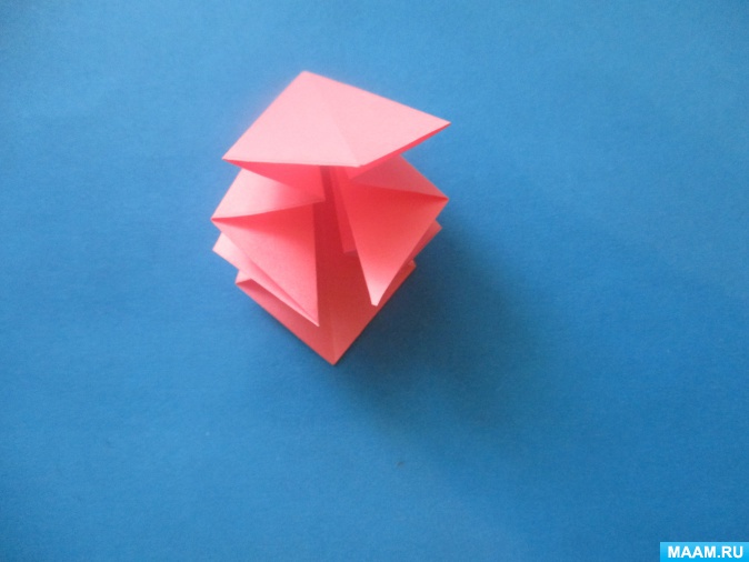 أمثلة صور Kusudama: ما هو - كيفية صنع كرة معيارية سحرية من الورق بيديك ، مخططات لتجميع زهور الأوريغامي