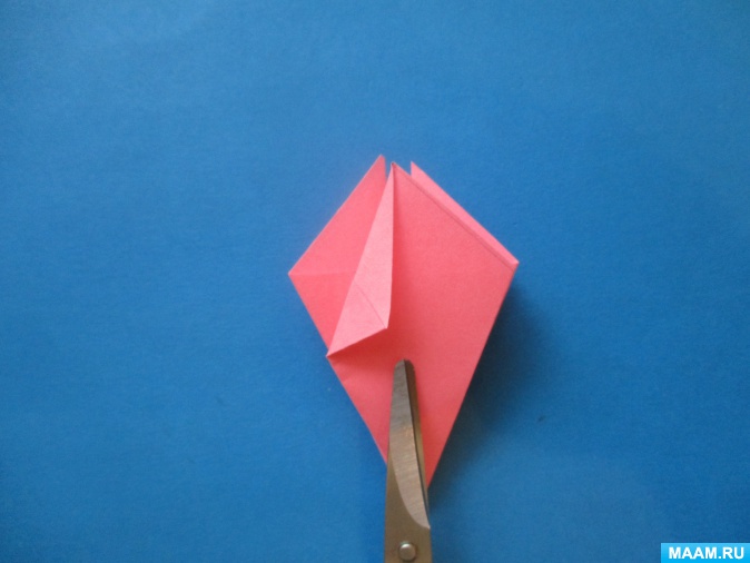 أمثلة صور Kusudama: ما هو - كيفية صنع كرة معيارية سحرية من الورق بيديك ، مخططات لتجميع زهور الأوريغامي