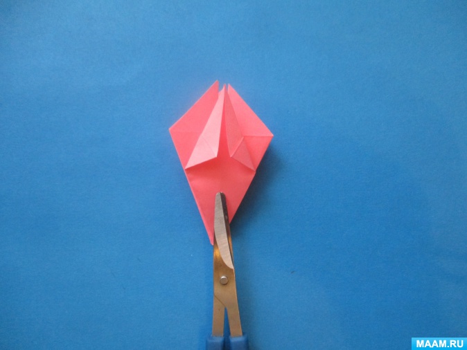 أمثلة صور Kusudama: ما هو - كيفية صنع كرة معيارية سحرية من الورق بيديك ، مخططات لتجميع زهور الأوريغامي