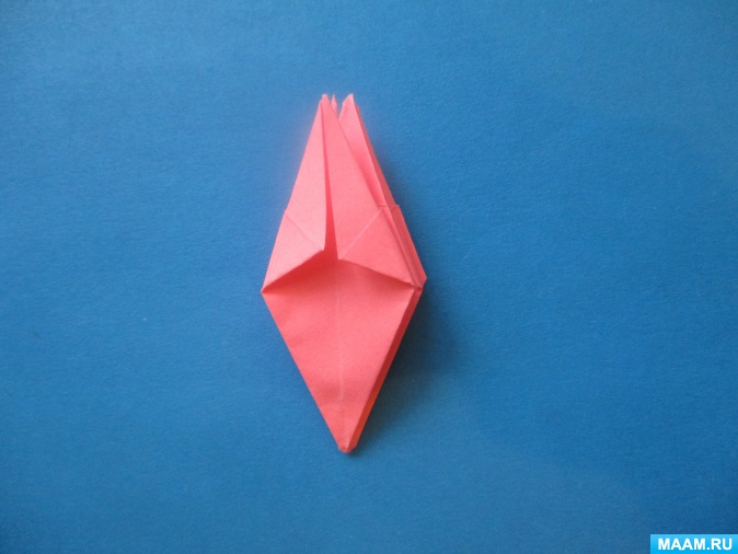 أمثلة صور Kusudama: ما هو - كيفية صنع كرة معيارية سحرية من الورق بيديك ، مخططات لتجميع زهور الأوريغامي