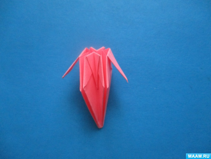 أمثلة صور Kusudama: ما هو - كيفية صنع كرة معيارية سحرية من الورق بيديك ، مخططات لتجميع زهور الأوريغامي