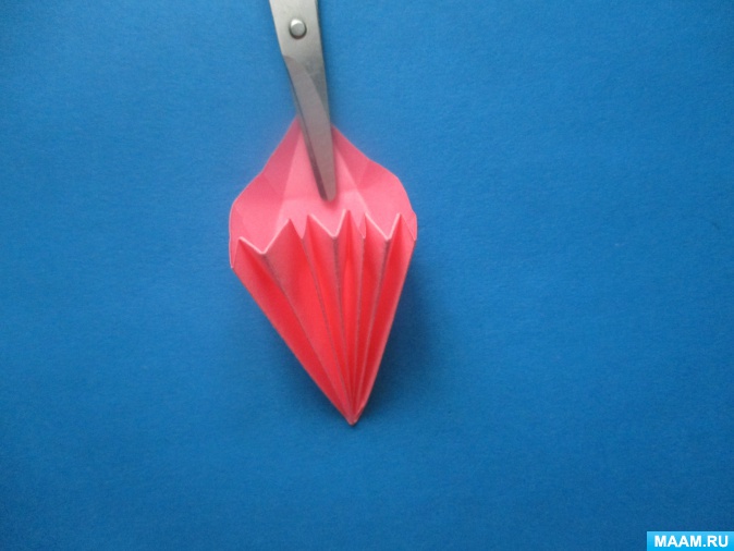 أمثلة صور Kusudama: ما هو - كيفية صنع كرة معيارية سحرية من الورق بيديك ، مخططات لتجميع زهور الأوريغامي