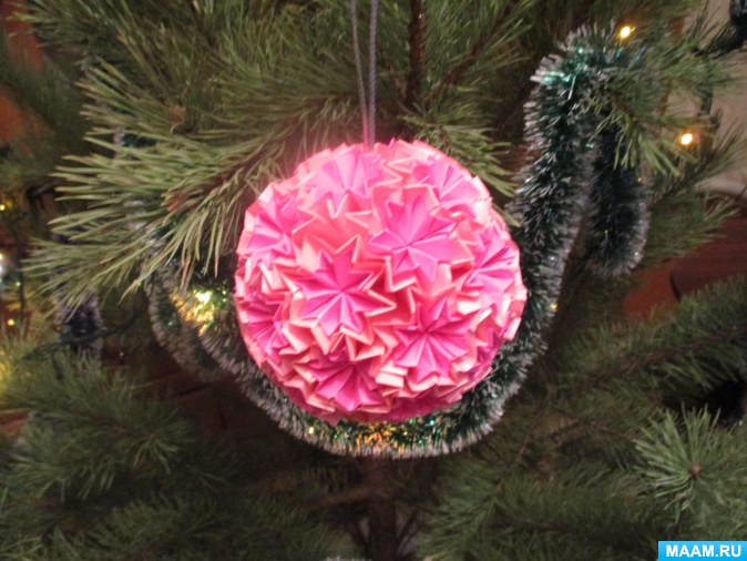 أمثلة صور Kusudama: ما هو - كيفية صنع كرة معيارية سحرية من الورق بيديك ، مخططات لتجميع زهور الأوريغامي