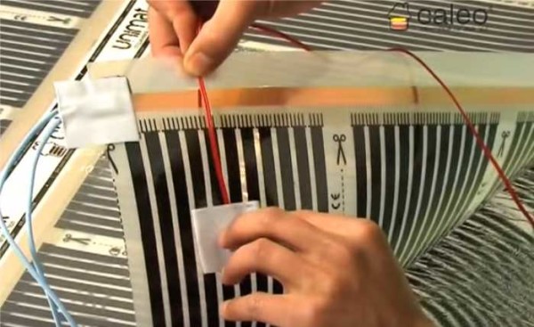 Fastgørelse af gulvføleren til kulstofstrimlen