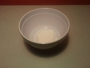 Sinun on otettava valmiit astiat ja sekoitettava lasillinen vettä 3 grammaan booria.