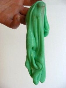 Liman valmistaminen liimasta ja tärkkelyksestä