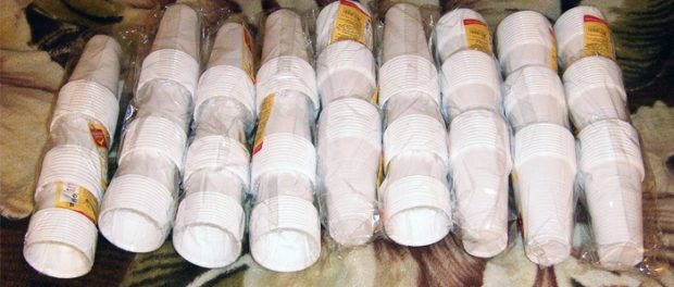 πώς να φτιάξετε έναν χιονάνθρωπο από πλαστικά ποτήρια