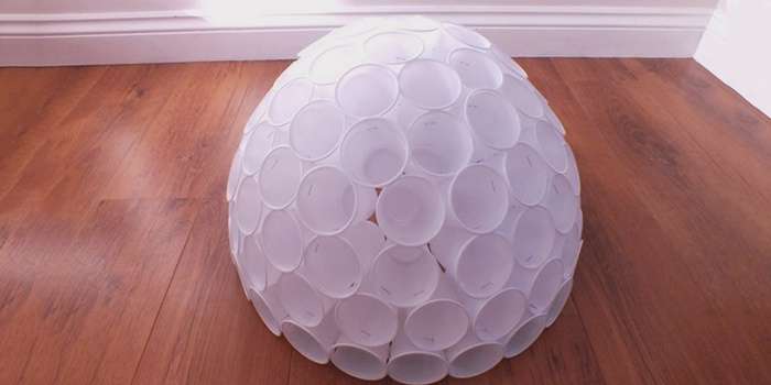 πώς να φτιάξετε έναν χιονάνθρωπο από κύπελλα