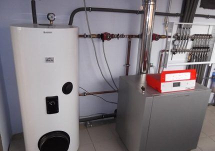 Vlastnosti pripojenia nepriameho vykurovacieho kotla Riadený model