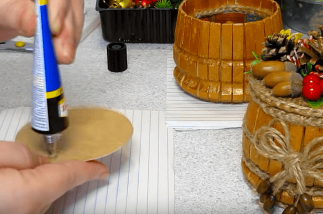 Uusia esineitä uudenvuoden käsityömaailmasta käsityöt käpyistä uudelle vuodelle