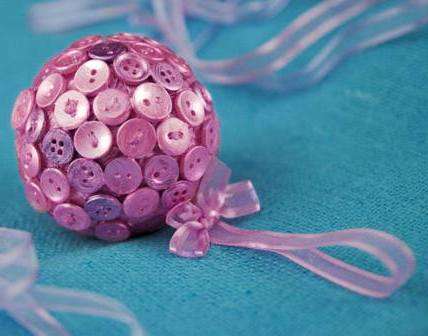 Joulukuusen koristelu nappeista