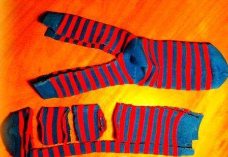 Leikkaa viivoja pitkin. Jos teet kaiken oikein, saat aihioita käsille, jaloille, kasvoille ja vartalolle.