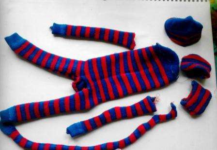 Aloita nyt vähitellen yksityiskohtien ompelu. Kun aloitat rungon ompelemisen, jätä yksi kappale ompelematta, jotta voit kääntää tuotteen pois ja täyttää sen sitten pehmustepolyesterillä tai muulla täyteaineella.