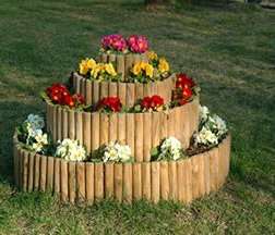 Oikein sisustetusta kukkapuutarhasta tulee todellinen koristelu pihalle lähellä taloa. Katso kuvia ja inspiroidu uusista ideoista kesämökillesi.