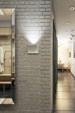 زخرفة الجدار في الممر بالطوب الزخرفي