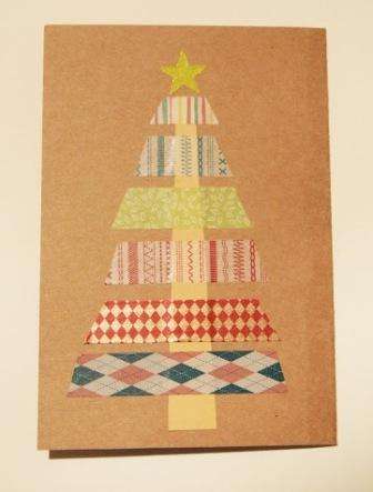 Τώρα πρέπει να κολλήσετε τις ταινίες στις καθορισμένες θέσεις. Οι κορδέλες πρέπει να επικαλύπτουν τον κορμό. Η διαδικασία γίνεται πιο βολικά από κάτω προς τα πάνω.