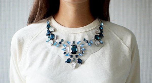 Kivistä valmistettu kaulakoru. Tee se itse