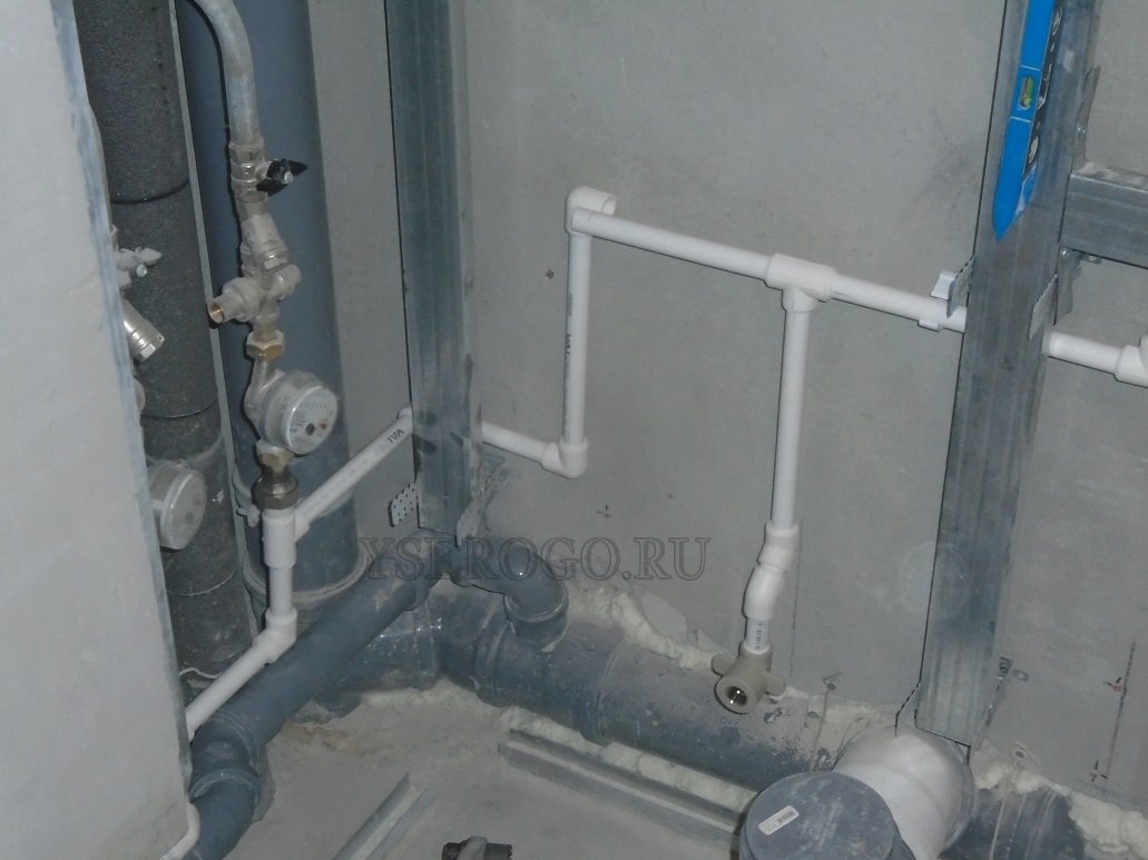 Svejsning af to installerede vandforsyningsenheder til hinanden