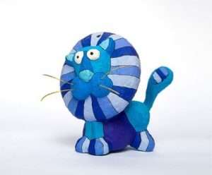 Inspiraation saamiseksi suosittelemme katsomaan kuuluisan kuvittajan Javiera Donoso Romon valokuvia papier mache -eläimistä