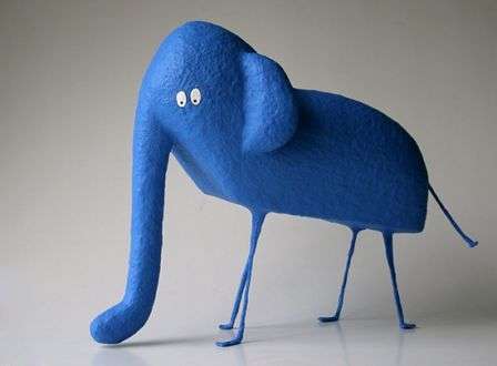 Surrealistisia hahmoja tehdään myös papier-mâchésta. Alkuperäiset käsityöt voidaan tehdä minimaalisella ajalla ja vaivalla