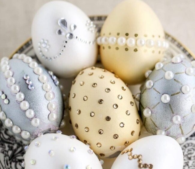 Pääsiäismuna - ideoita pääsiäismunien koristeluun sekä käsityöideoita munien muodossa eri toteutustekniikoissa