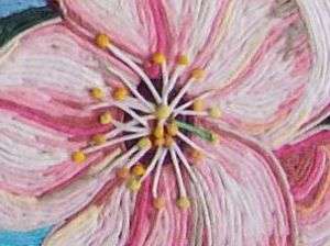 Για να κατανοήσετε την τεχνική της τέχνης χαρτιού, εξετάστε προσεκτικά το έργο έμπειρων τεχνιτών. Στη φωτογραφία των πινάκων τέχνης, μπορείτε να δείτε πώς οι ιμάντες ιστού είναι τέλεια τοποθετημένες. Μόλις συνηθίσετε να εργάζεστε με χαρτοπετσέτες τριών στρωμάτων, μπορείτε ακόμη και να χρησιμοποιήσετε χαρτί υγείας για να κουλουριάσετε τη μαστίγια.