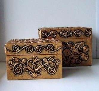 Το κουτί τεχνικής Pape-Art θα ταιριάζει απόλυτα στο εσωτερικό ενός διαδρόμου ή υπνοδωματίου σε κλασικό στιλ.