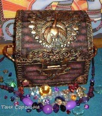 Ένα τέτοιο στήθος στην τεχνική Pape-Art φαίνεται δημιουργικό.