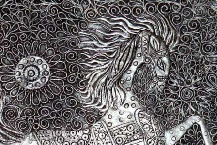 Οι εικόνες που απεικονίζουν άλογα θα προσελκύσουν ανθρώπους με ισχυρή θέληση και σκόπιμο, ώστε να μπορείτε να φτιάξετε μια τέτοια τέχνη με τα χέρια σας και να την παρουσιάσετε ως δώρο.