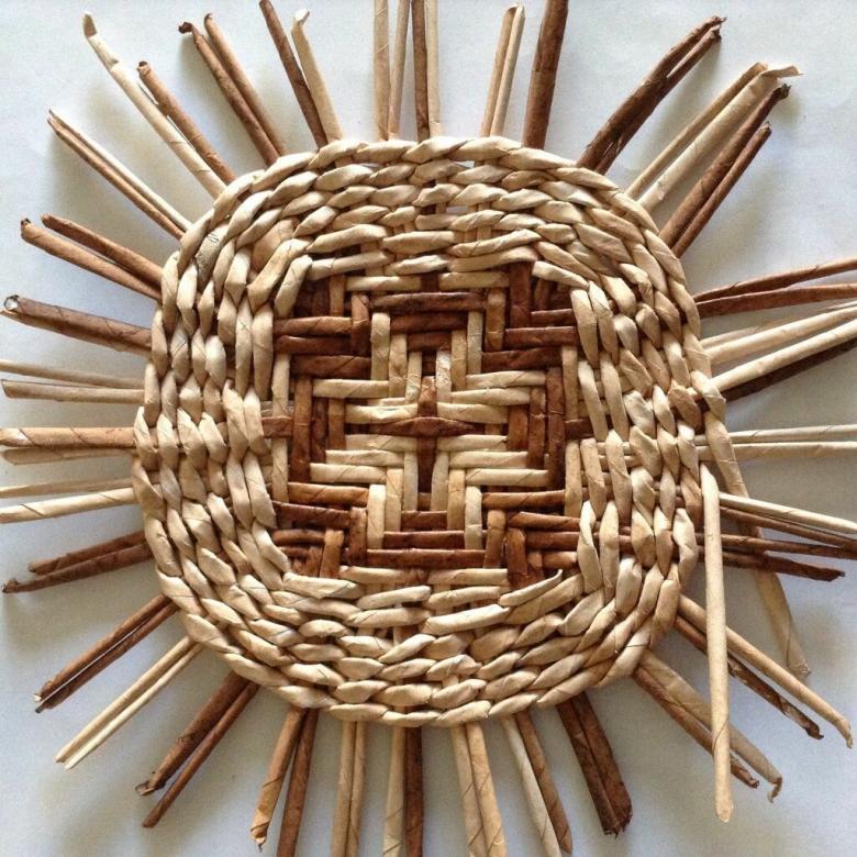 Kutominen koreja ja muita sisustuselementtejä sanomalehtiputkista: mestarikurssit, video -ohjeet