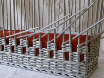 Kutominen koreja ja muita sisustuselementtejä sanomalehtiputkista: mestarikurssit, video -ohjeet