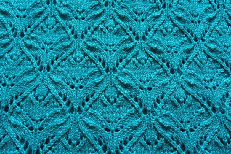 Tiheät virkkaus- tai neulomallit kaavioilla ja kuvauksilla