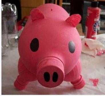Remeselné prasiatko DIY remeselné prasiatko z plastovej fľaše