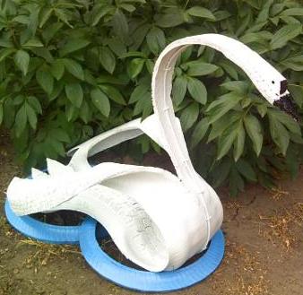 Tee joutsen omin käsin renkaasta