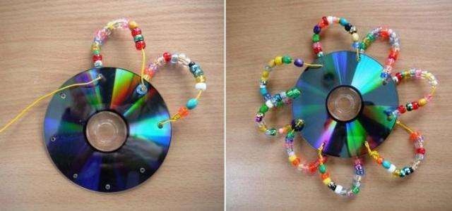 pred každým navlečením drôtu naň musíte navliecť korálky.