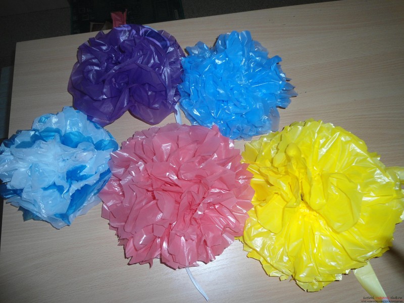 Håndværk fra plastposer-interessante ideer med en trinvis beskrivelse