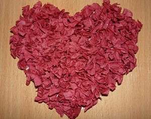 Voit koristella veneet helmillä tai kimalluksella. Tällä periaatteella voit tehdä paitsi postikortin myös sydämenmuotoisia mitaleja, sitten sinun on kiinnitettävä nauha tai naru yläreunaan.