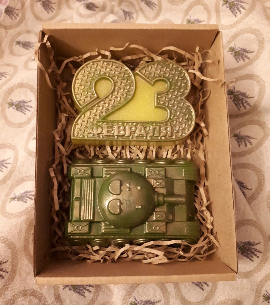 Säännöt poikien lahjan valitsemiseksi Isänmaan puolustajan päiväksi edullisia lahjoja pojille 23. helmikuuta