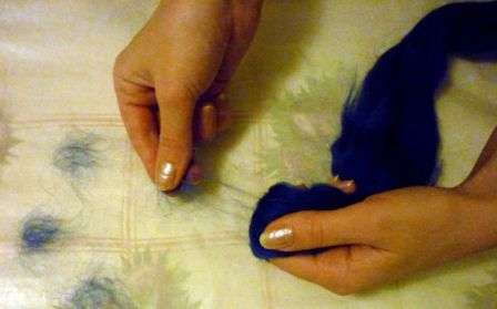 Puristamistekniikkaa tulisi käyttää aluksi villamaalauksen taustan muodostamiseen.