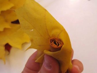 Tee-se-itse-vaahteranlehti ruusuja askel askeleelta valokuvalla aloittelijoille