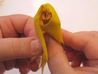 Tee-se-itse-vaahteranlehti ruusuja askel askeleelta valokuvalla aloittelijoille