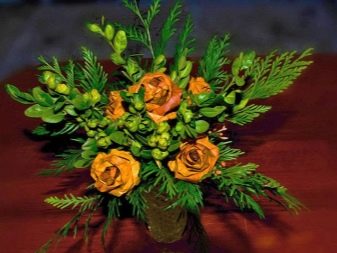 Tee-se-itse-vaahteranlehti ruusuja askel askeleelta valokuvalla aloittelijoille