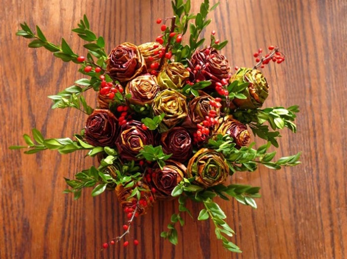 Tee-se-itse-vaahteranlehti ruusuja askel askeleelta valokuvalla aloittelijoille