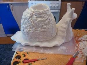 Aseta nyt ämpäri, joka on suunniteltu kukille, ja käännä puutarhatyö alkuperäiseksi kukkapenkiksi