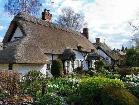 5 λόγοι για να χτίσετε ένα σπίτι από adobe με τα χέρια σας. φωτογραφία