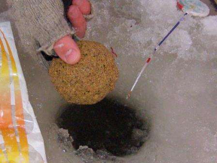 Tee-se-itse-syöttiä lahnaa varten talvella