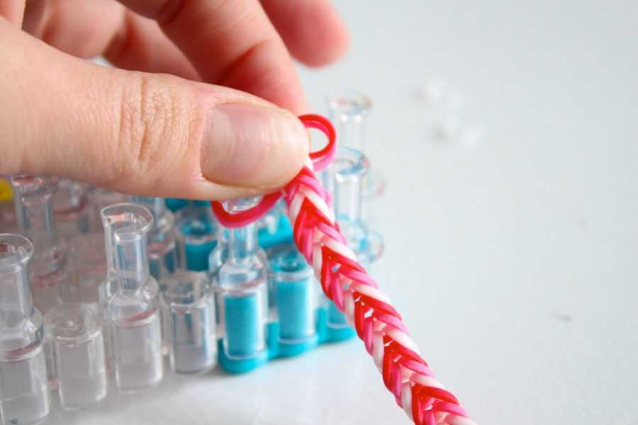 Μοτίβα για την ύφανση βραχιόλια από λαστιχένιες ταινίες-πώς και τι να πλέξετε, βήμα προς βήμα αλγόριθμοι για την κατασκευή βραχιόλια από λαστιχάκια