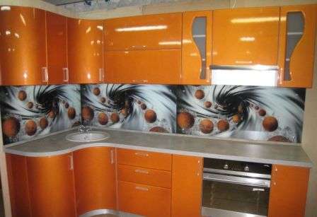 Γυάλινη ποδιά στην κουζίνα